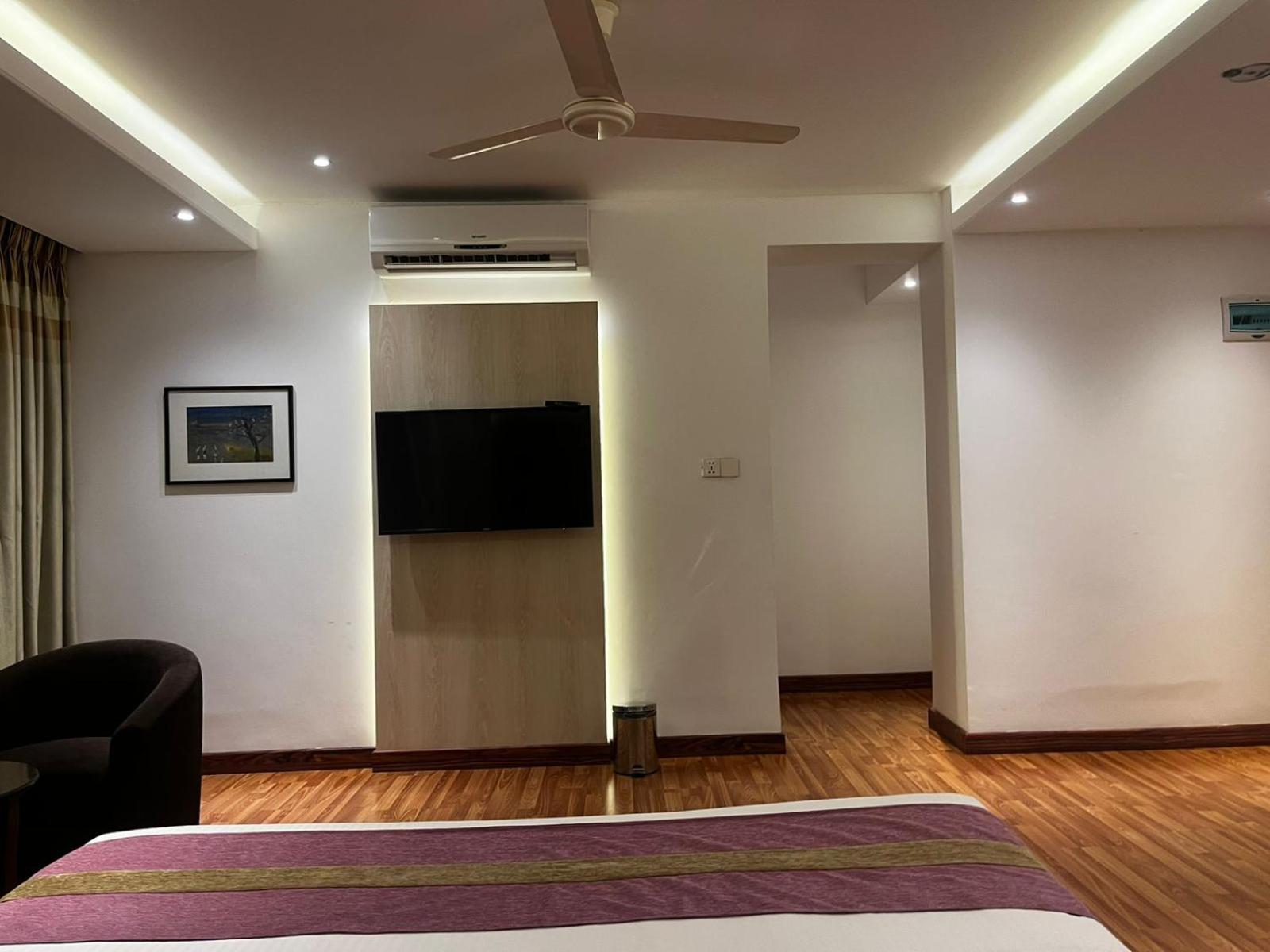 Royal Raj Hotel Rajshahi Ngoại thất bức ảnh
